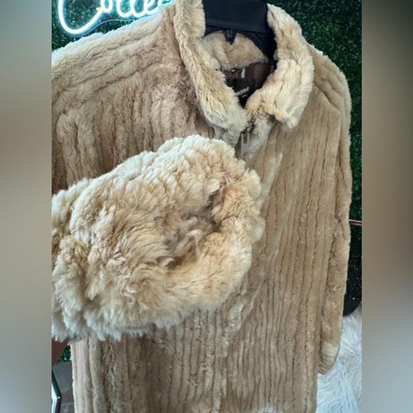 Carl W. Herrmann Fur Coat - Picture 7 of 11